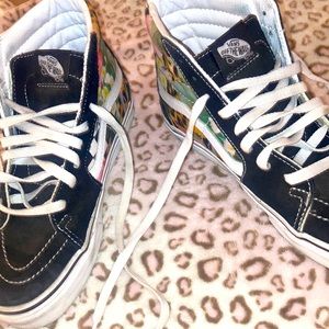 If your a van lover feel free to get these out my way 🥰. They are $20, size 6